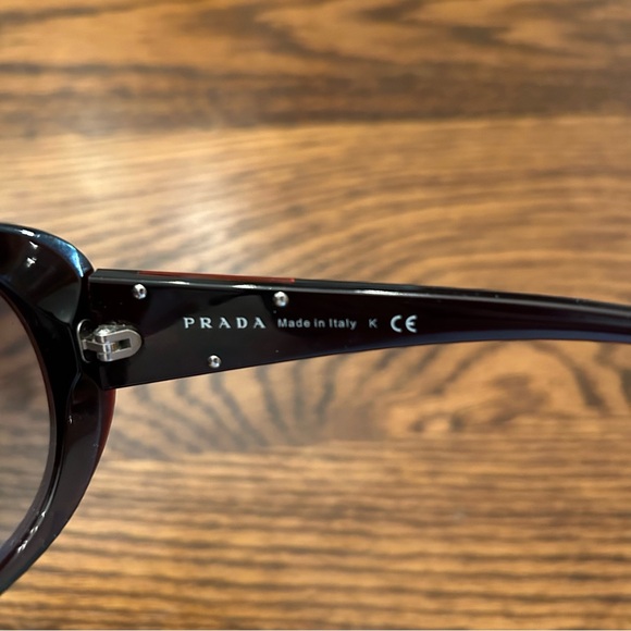 Prada | black sunglasses 🕶️ 😎 - Picture 7 of 13